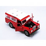 Old Land Rover Red 1/24 by BBurago 22063